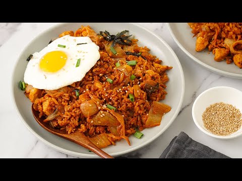 Quick &amp; Easy Kimchi Fried Rice (Kimchi Bokkeumbap)