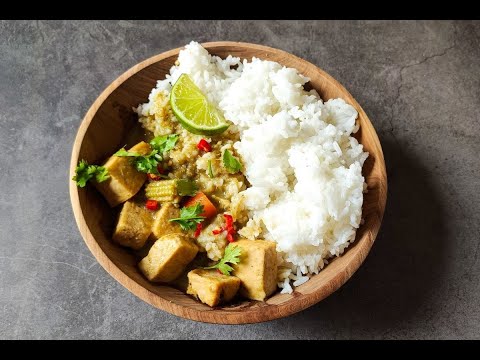 Vegan Thai green curry/ Thai green curry with tofu and vegetables/ Vegetarian Thai green curry