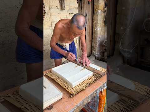 Traditional process of making tofu