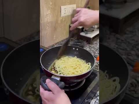 Aglio e olio pasta recipe- easy spaghetti pasta recipe-3 ingredients pasta|How to make quick