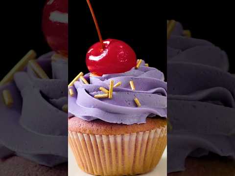 Blueberry Burst Cupcakes: A Sweet Surprise Inside #hooplarecipes #cupcake #viralshorts